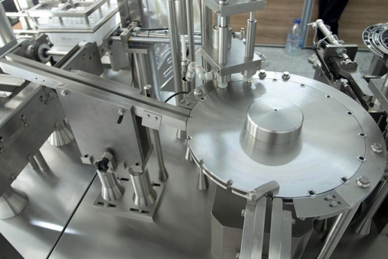 آلة ملء الحقن المملوءة مسبقاً الآلية من الفولاذ المقاوم للصدأ حجم 0.5-10 مل