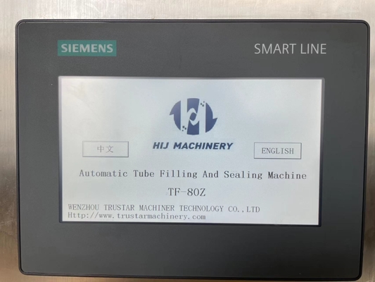 آلة ملء وتختم عصى شبه أوتوماتيكية بدقة ± 1٪ ونظام تحكم PLC
