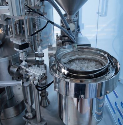 آلة ملء الحقن المملوءة مسبقاً الآلية 220V 380V معتمدة من قبل المعهد