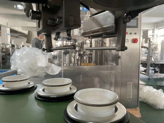 آلة تعبئة الأنابيب البلاستيكية الأوتوماتيكية عالية السرعة وآلة لحام الأنابيب