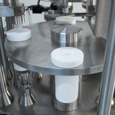 آلة ملء الحقنة المملوءة مسبقًا تلقائيًا لوير قفل غطاء آلة ملء الحقنة الزجاجية الجل والغطاء