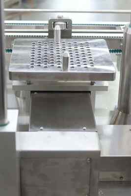 آلة تعبئة الحقن المملوءة مسبقًا لخرطوشة الأسنان لملء المواد الهلامية السائلة وآلة الختم