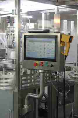 آلة ملء حقن RTU ذاتية السرعة العالية لإنتاج الأدوية المعقمة