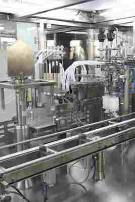 High Precision Pre-Filled Syringe Filling and Stoppering Machine Cartridge Filling Machine for Pharmaceutical Applications