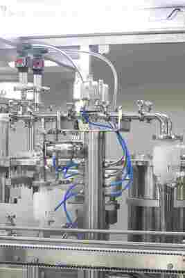 آلة ملء حامض الهيالورونيك السائل الصيدلانى