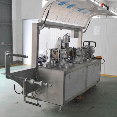 CPP Film Single Packing آلة تغليف مناديل مبللة قابلة للطي 120 كيس / دقيقة ، خط إنتاج مناديل المناديل